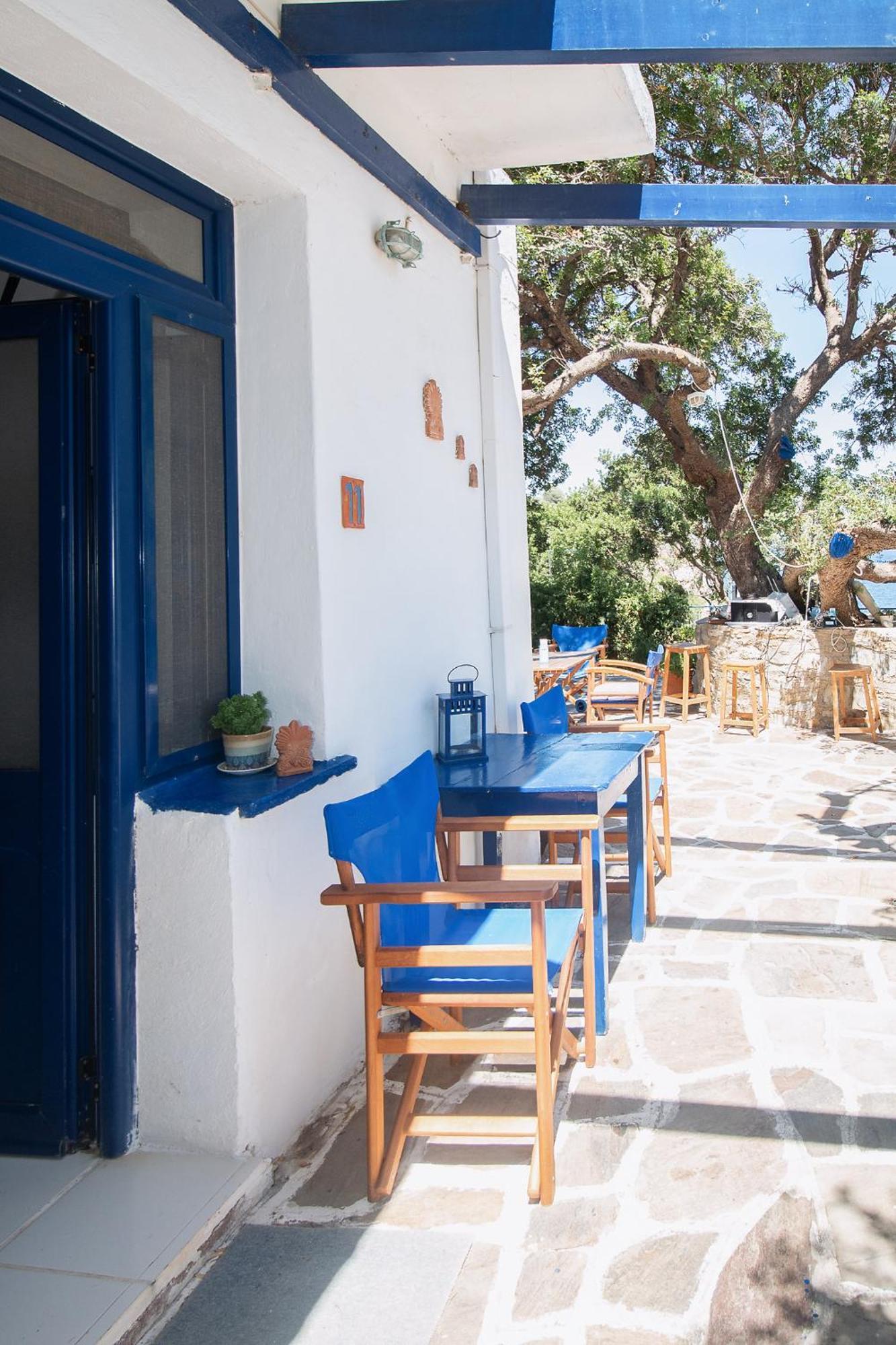 Agriolykos Pension Agios Kirykos  ภายนอก รูปภาพ